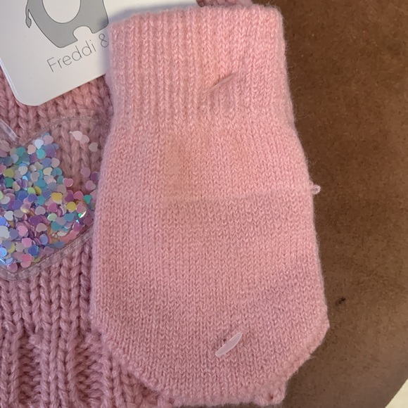 Freddi & Eddie hat and mittens set - Picture 3 of 3